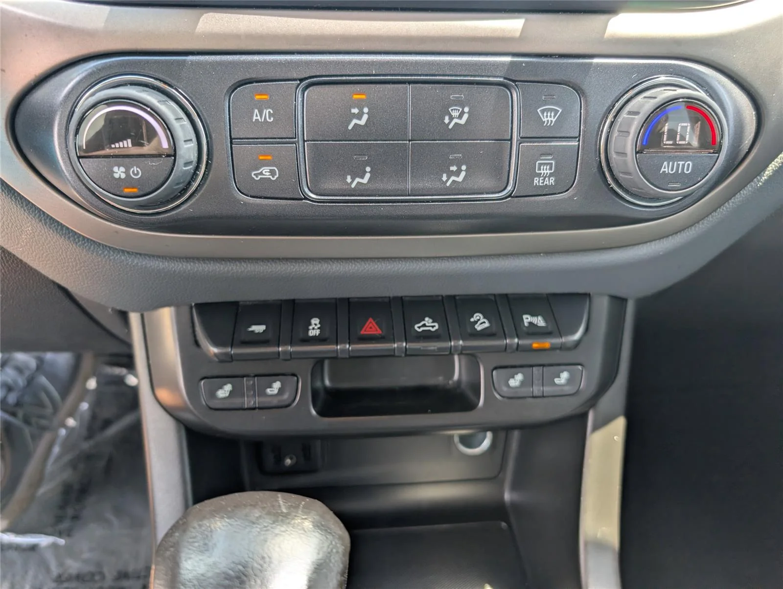 Used 2022 Summit White Chevrolet Z71 image 14