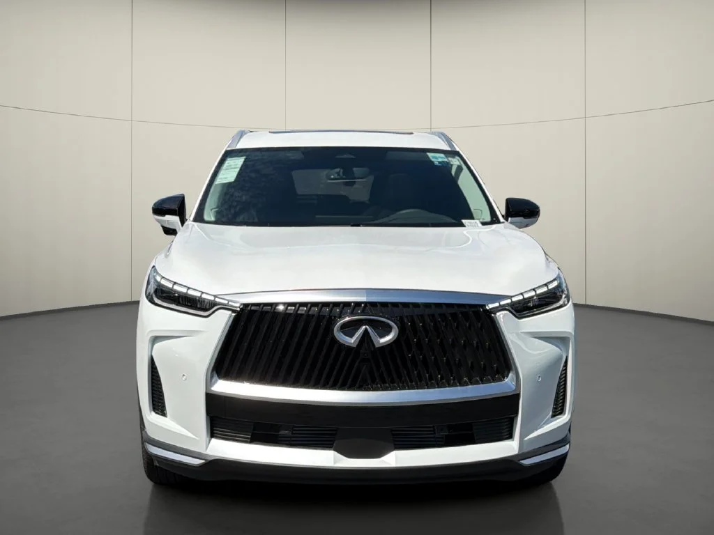 New 2027 RADIANT WHITE INFINITI Luxe FWD image 2