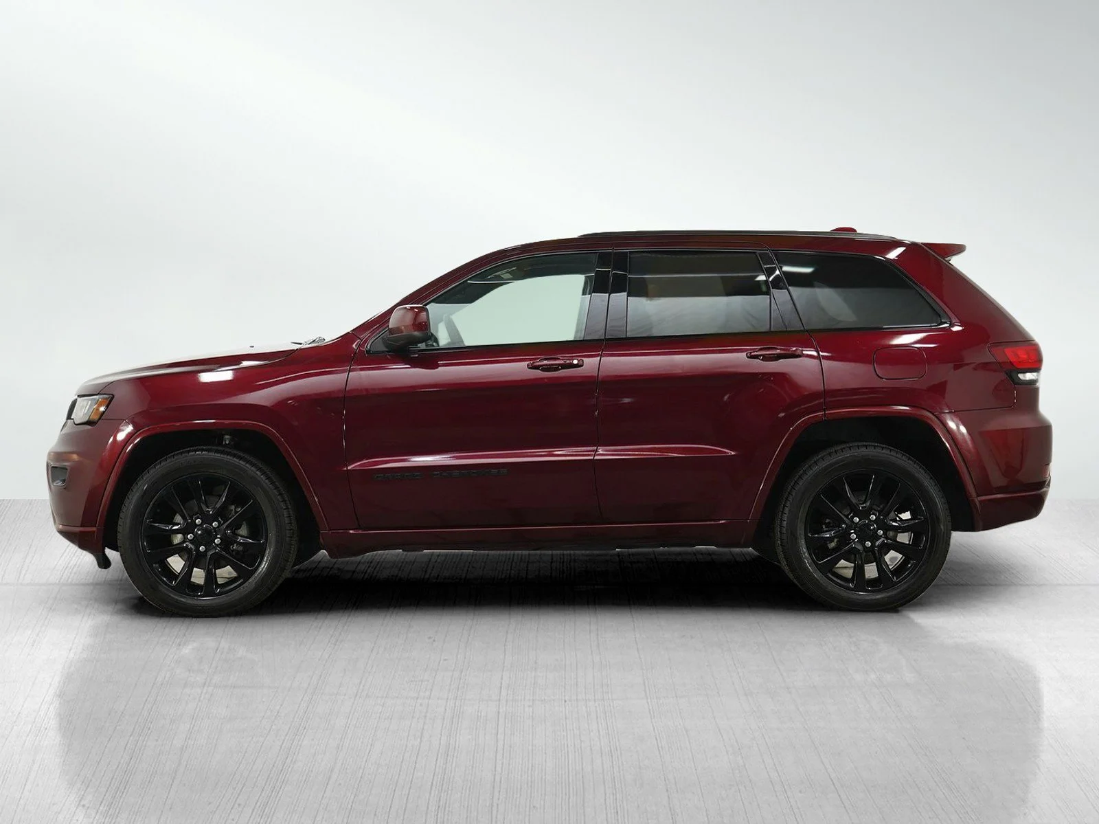 Used 2019 Jeep Grand Cherokee Altitude with VIN 1C4RJEAG6KC580871 for sale in Minneapolis, Minnesota