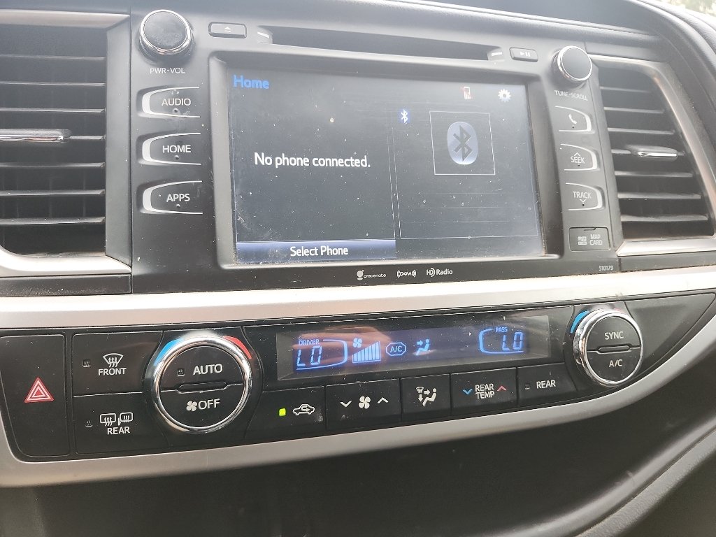 Used 2018 Blizzard Pearl Toyota SE image 28