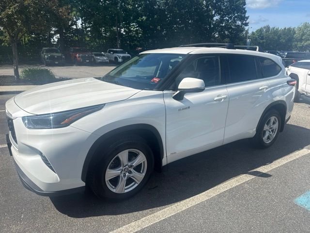Used 2021 White Toyota LE image 8