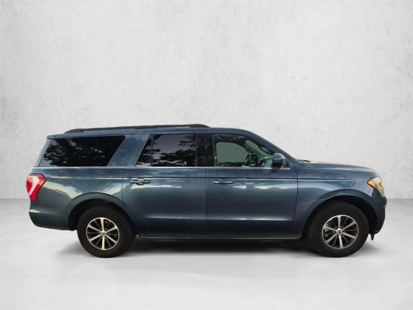 Used 2019 Blue Metallic Ford XLT image 4