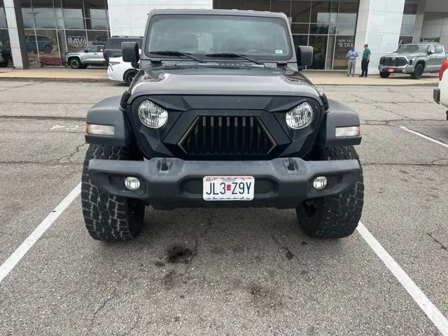 Used 2018 Gray Jeep Unlimited Sport image 3