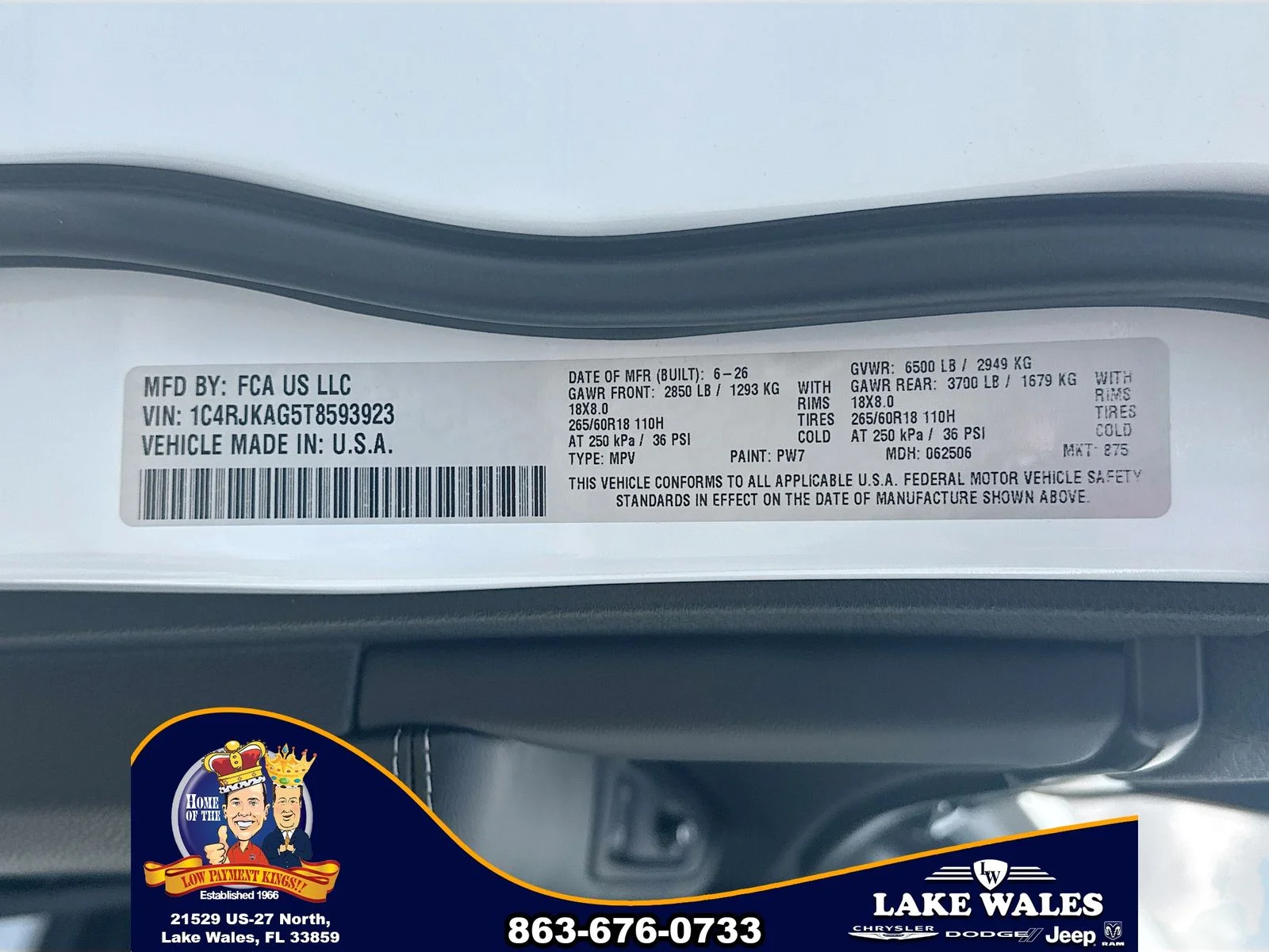 New 2026 Bright White Clear-Coat Exterior Paint Jeep Laredo X image 32