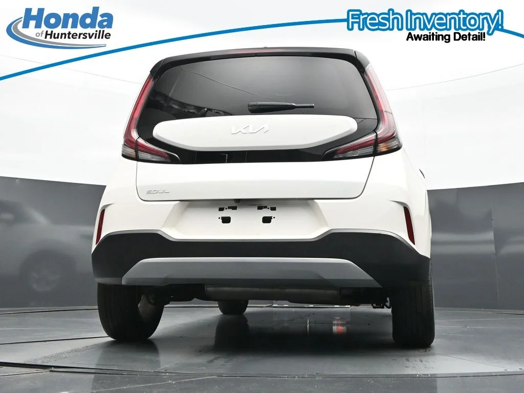 Used 2025 Snow White Pearl Kia LX image 32