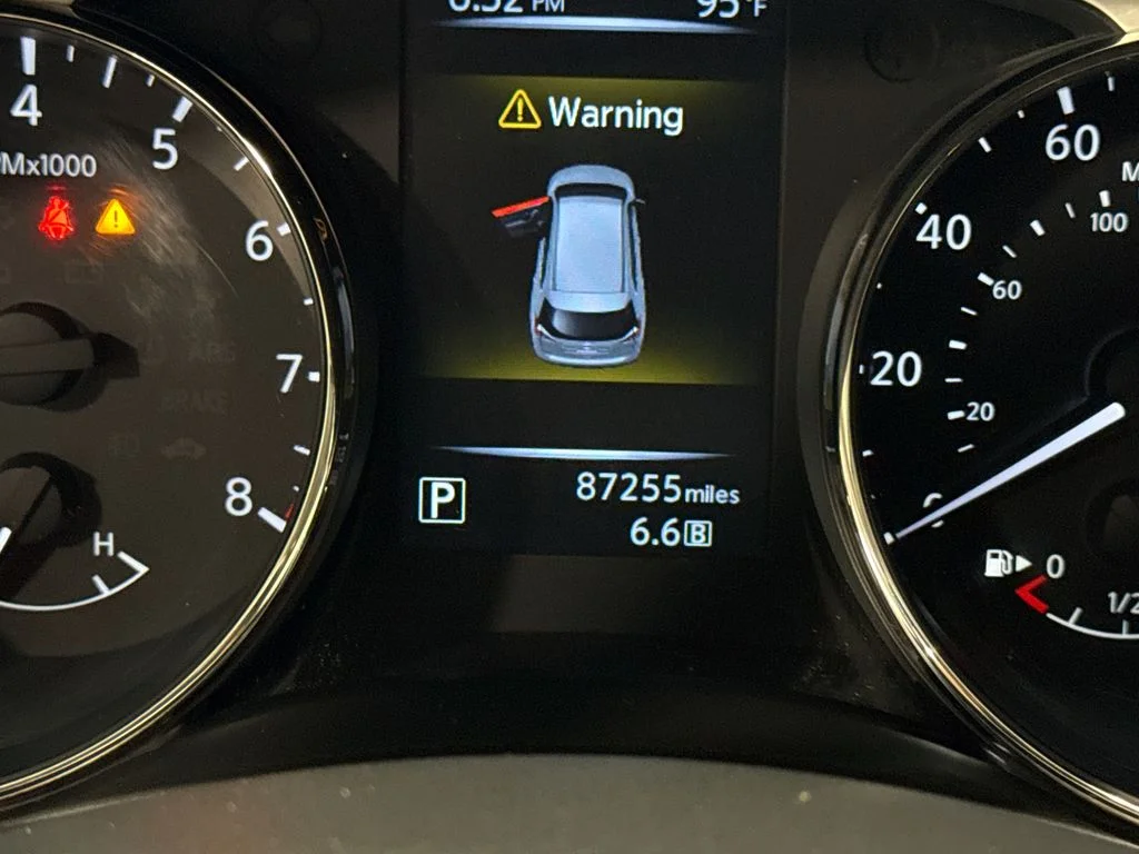 Used 2016 Gray Nissan SV image 21