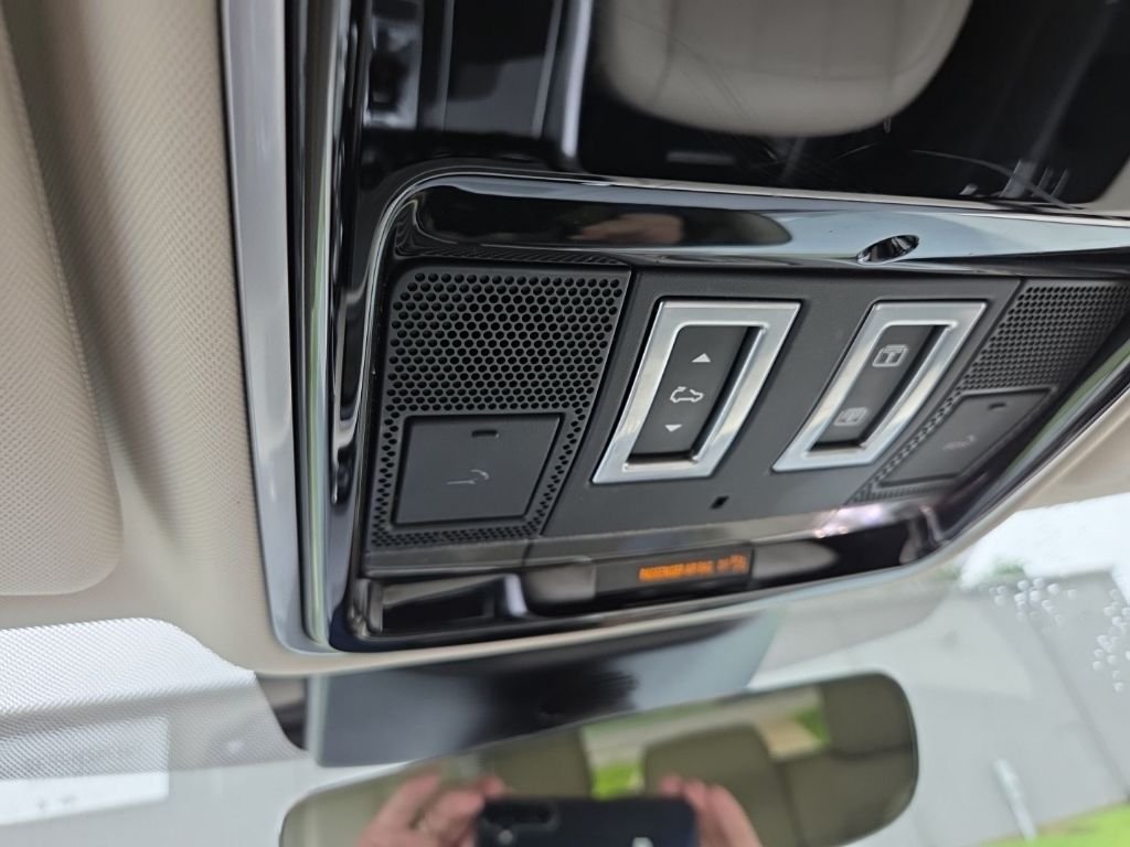 Used 2020 Silicon Silver Premium Metallic Land Rover HSE image 20