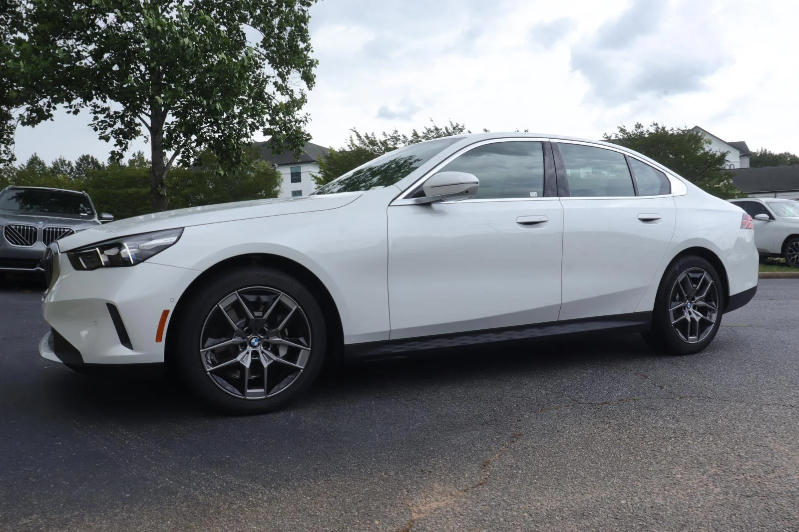 New 2027 Mineral White Metallic BMW 530i image 1