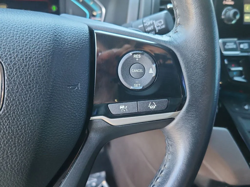Used 2023 Silver Honda Touring image 23