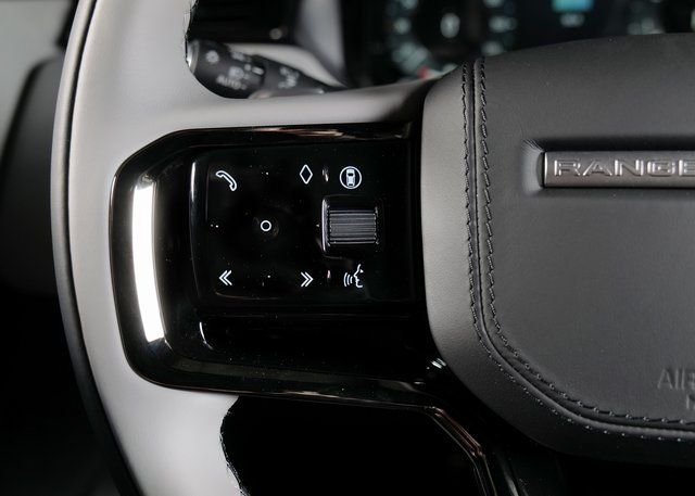 New 2026 Santorini Black Land Rover Dynamic SE image 19