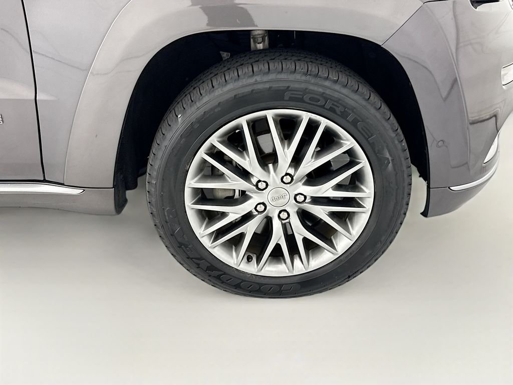Used 2018 Crystal Metallic Jeep Summit image 30