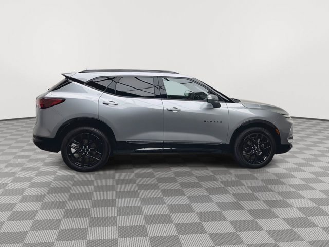 Used 2025 Sterling Gray Metallic Chevrolet RS image 45
