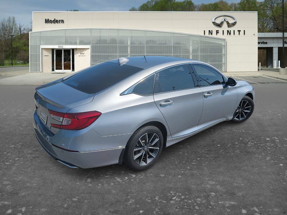 Used 2022 Silver Honda EX-L image 4