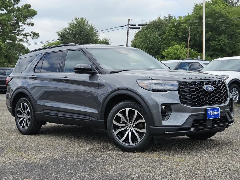 New 2026 Carbonized Gray Metallic Ford ST-Line image 2