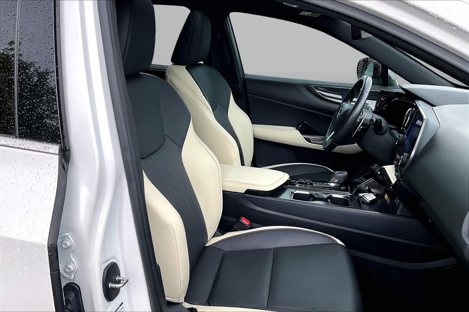 Used 2022 Eminent White Pearl Lexus Premium image 8