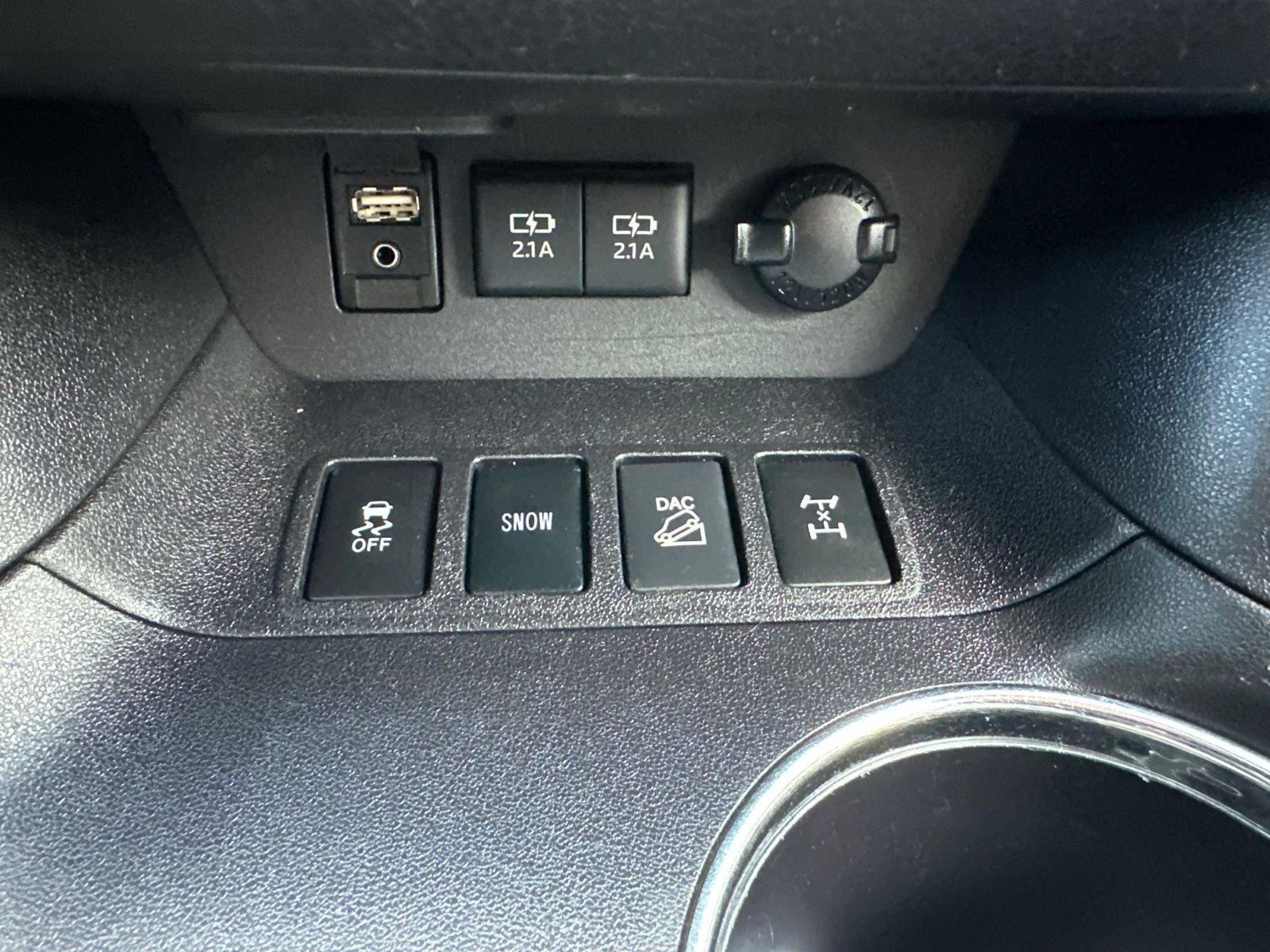 Used 2017  Toyota XLE image 70