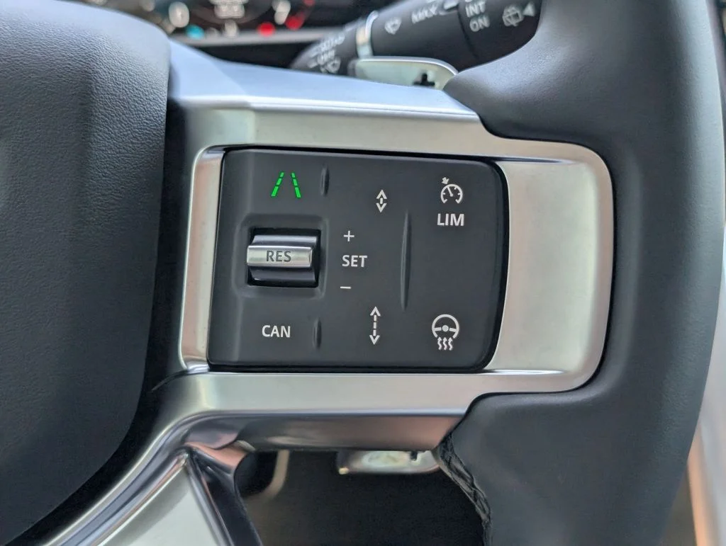 Certified Used 2025 White Land Rover Dynamic SE image 28