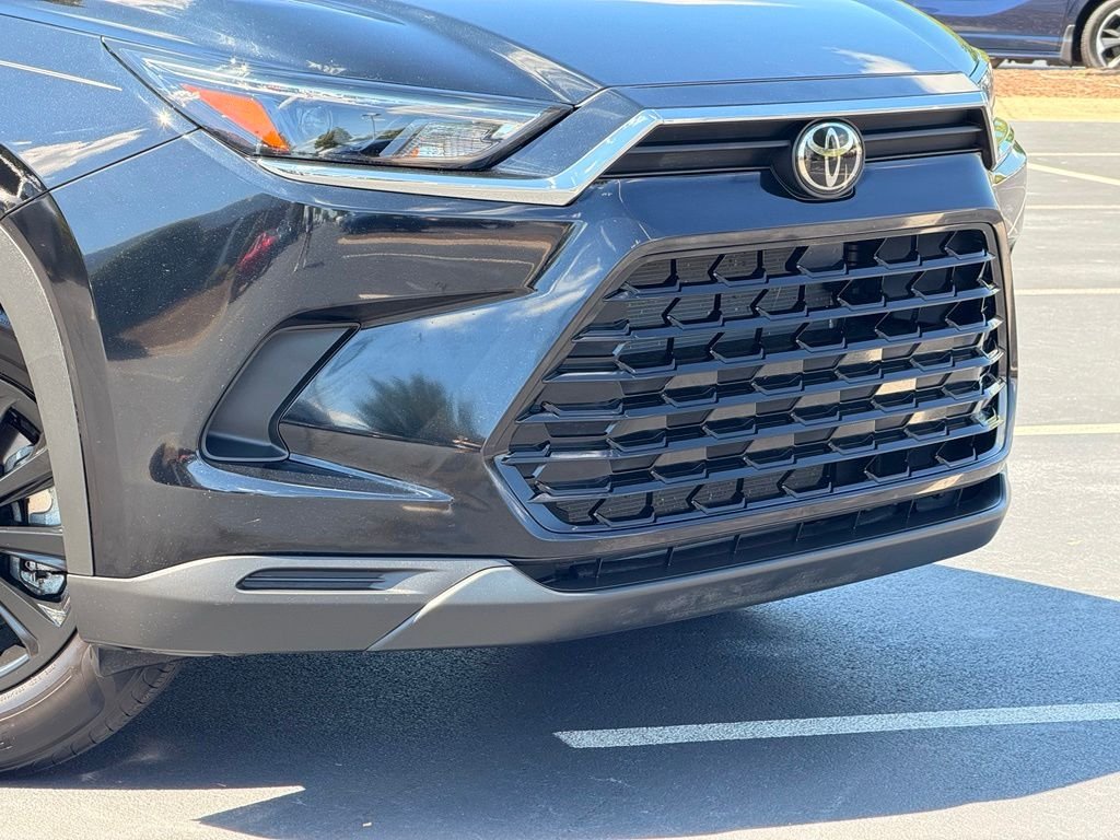 Used 2025 Black Toyota XLE image 6