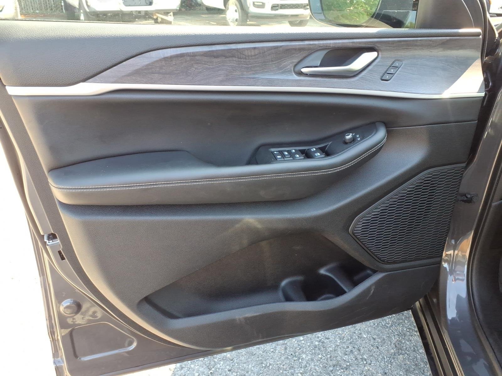 Used 2023 Gray Jeep Limited image 17