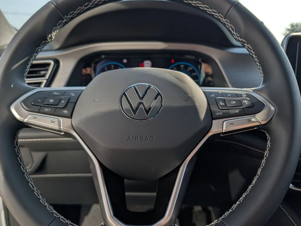 New 2026 White/off-white Volkswagen 2.0T SE w/Technology image 18