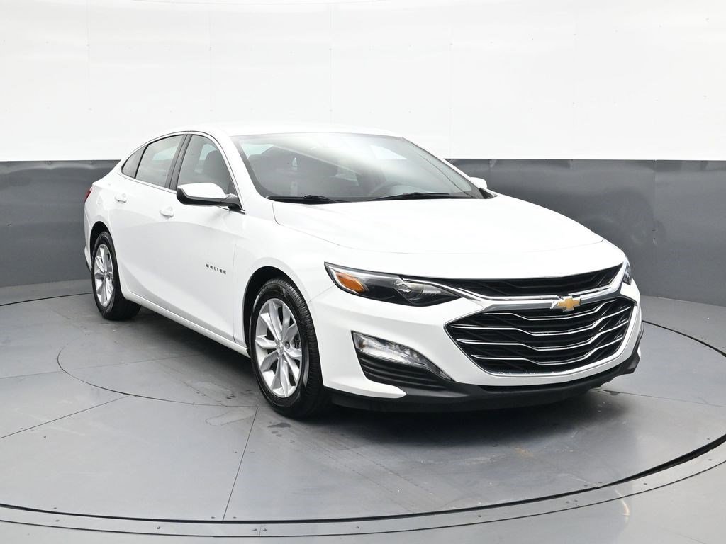 Used 2024 Summit White Chevrolet LT image 9