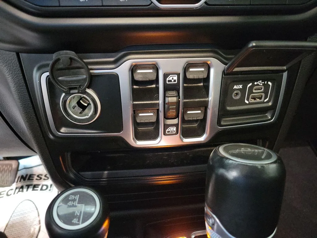 Used 2021 Gray Jeep Overland image 39