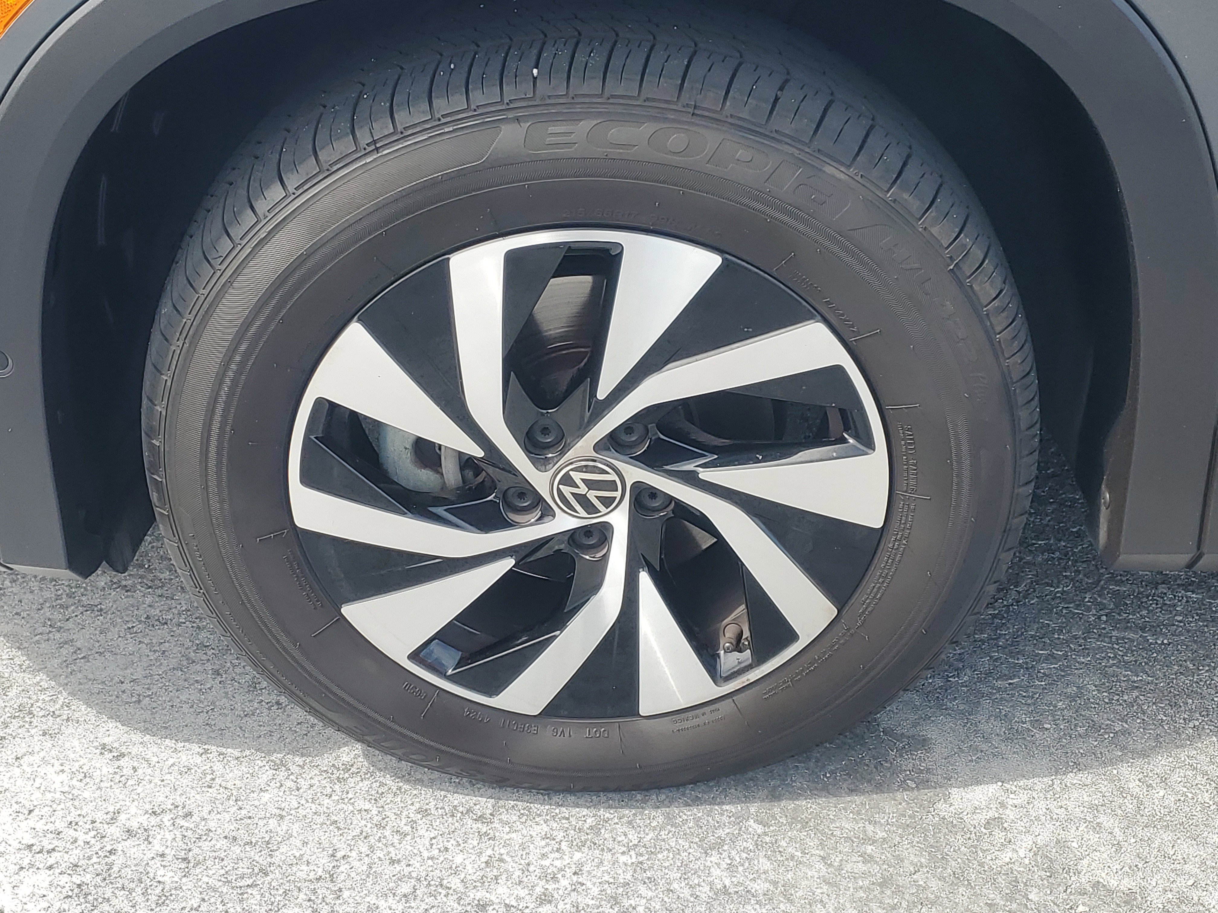 Used 2025 Platinum Gray Metallic Volkswagen S image 4