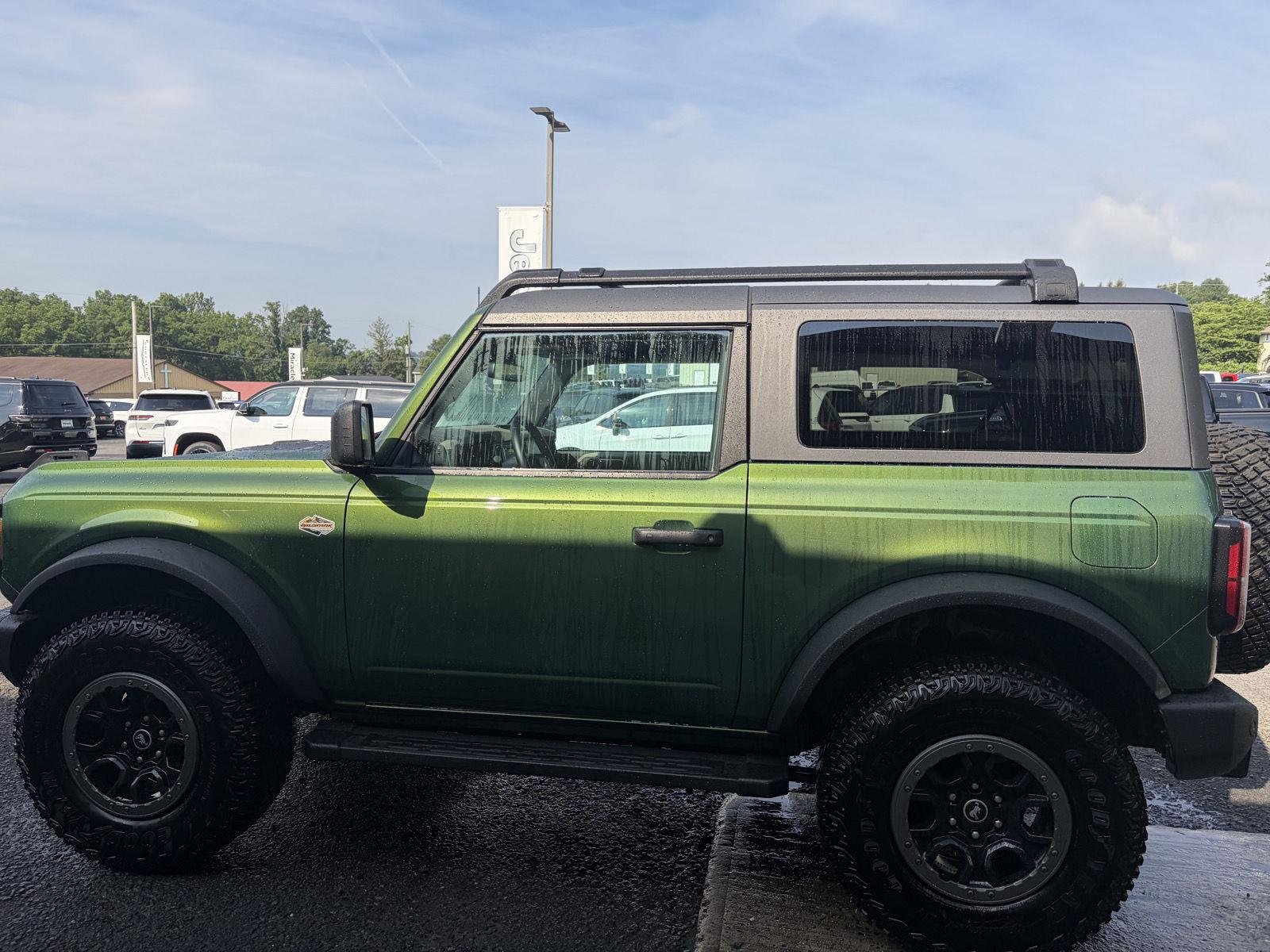 Used 2023 Eruption Green Metallic Ford Wildtrak image 8