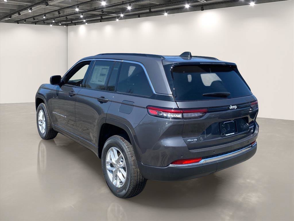 New 2026 Baltic Gray Metallic Clear-Coat Exterior Paint Jeep Laredo X image 3