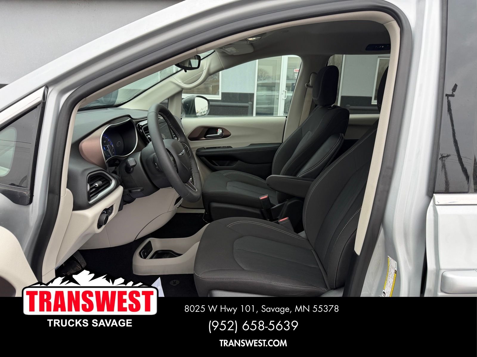 Used 2024 Silver Chrysler LX image 10
