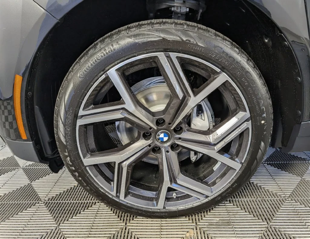 New 2027 Black Sapphire Metallic BMW  image 10