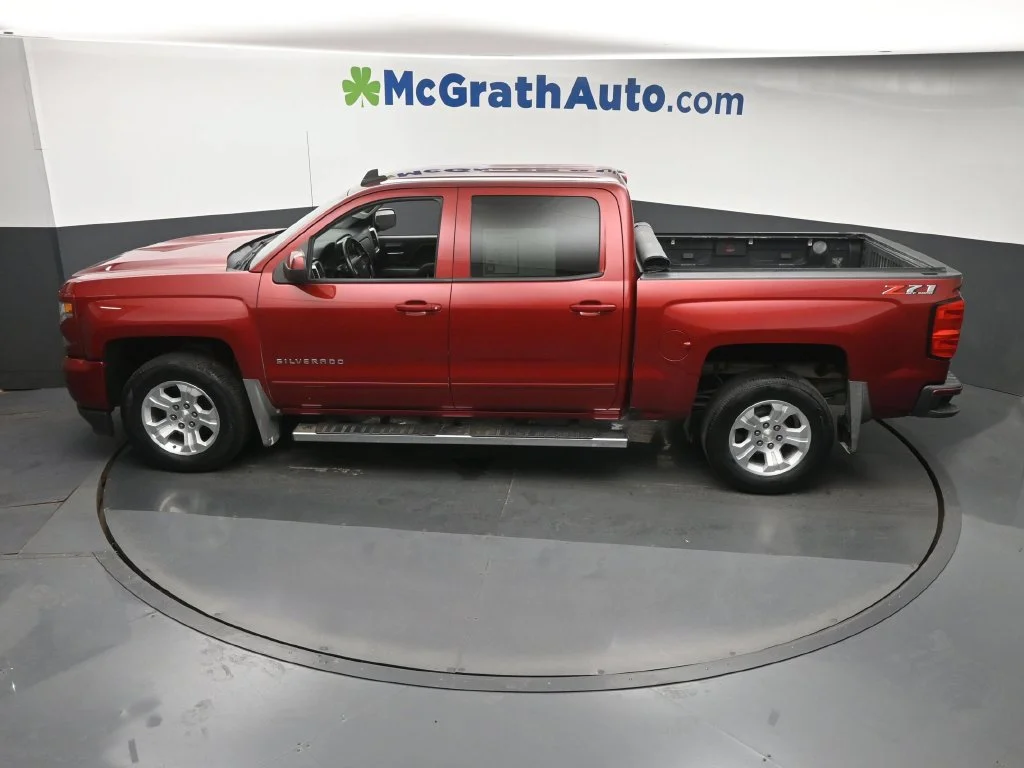 Used 2018 Red Chevrolet LT image 24