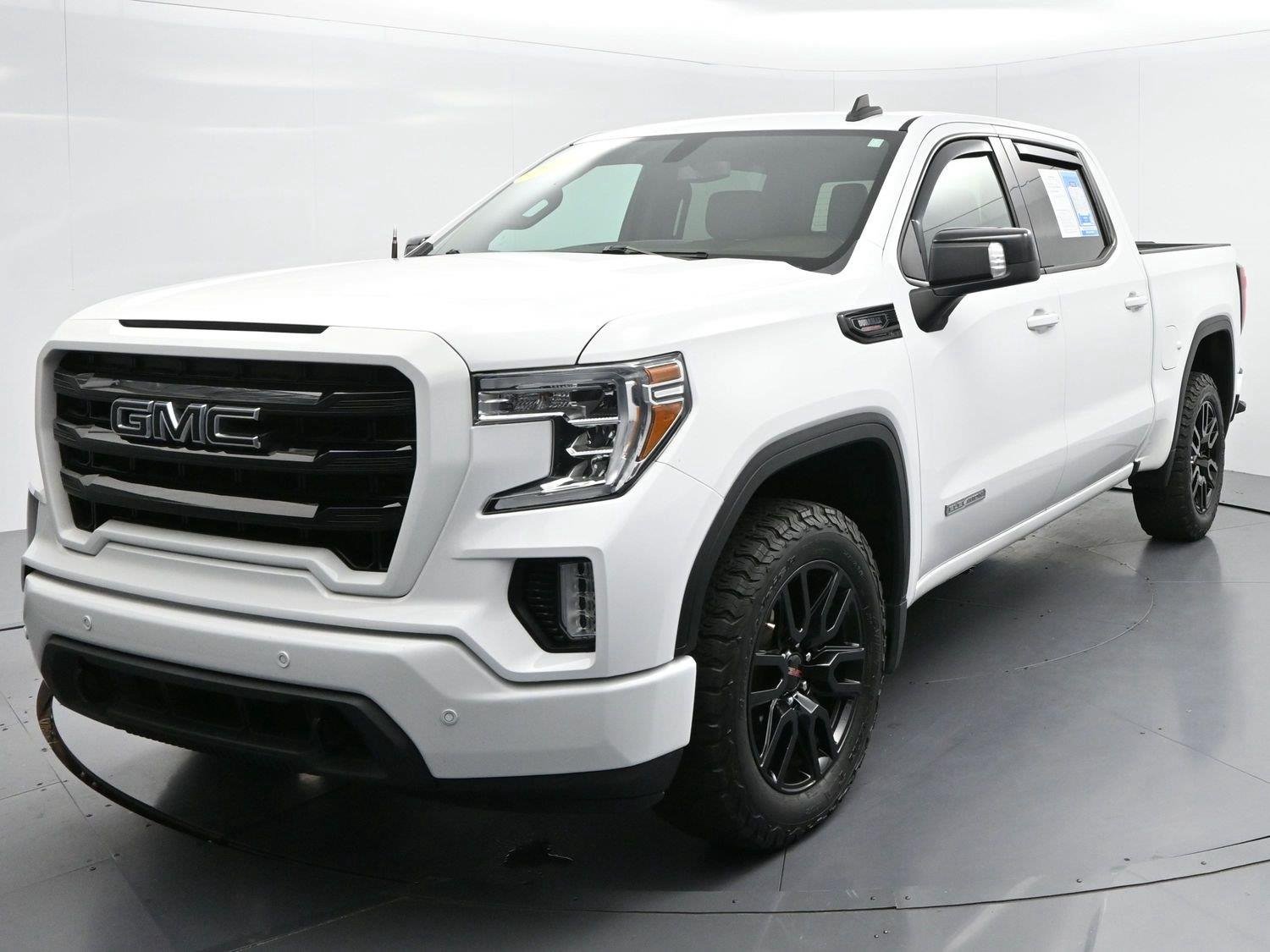 Used 2020 Summit White GMC Elevation image 3