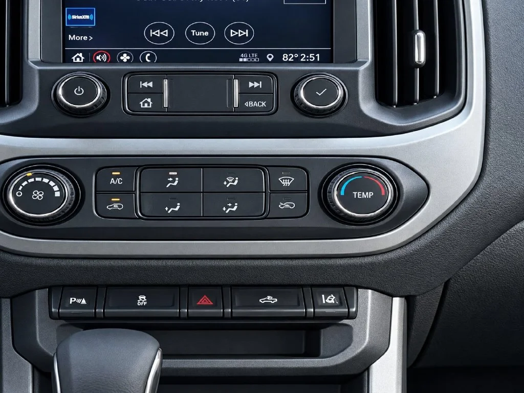 Used 2022 White Chevrolet LT image 18