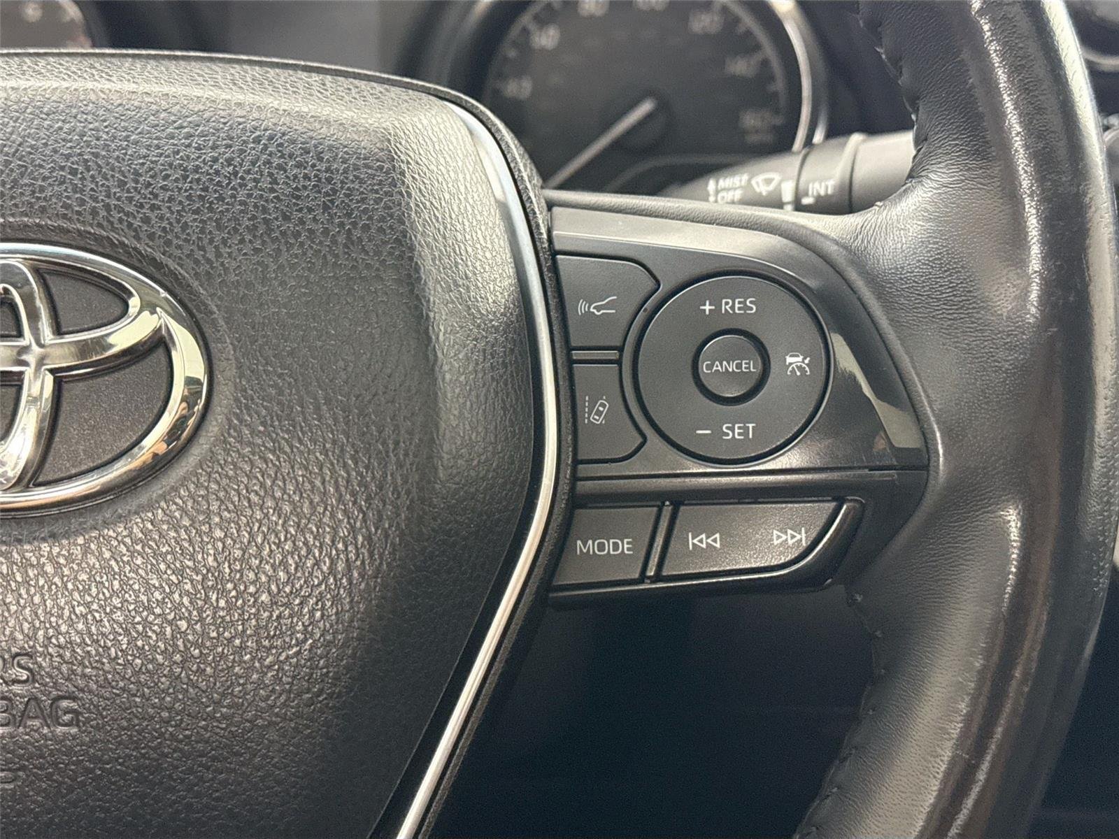 Used 2018 Galactic Aqua Mica Toyota SE image 17