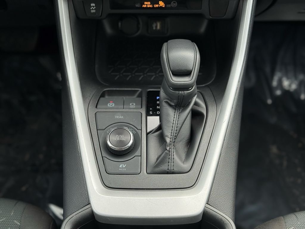 Used 2025 Silver Sky Metallic Toyota XLE image 15