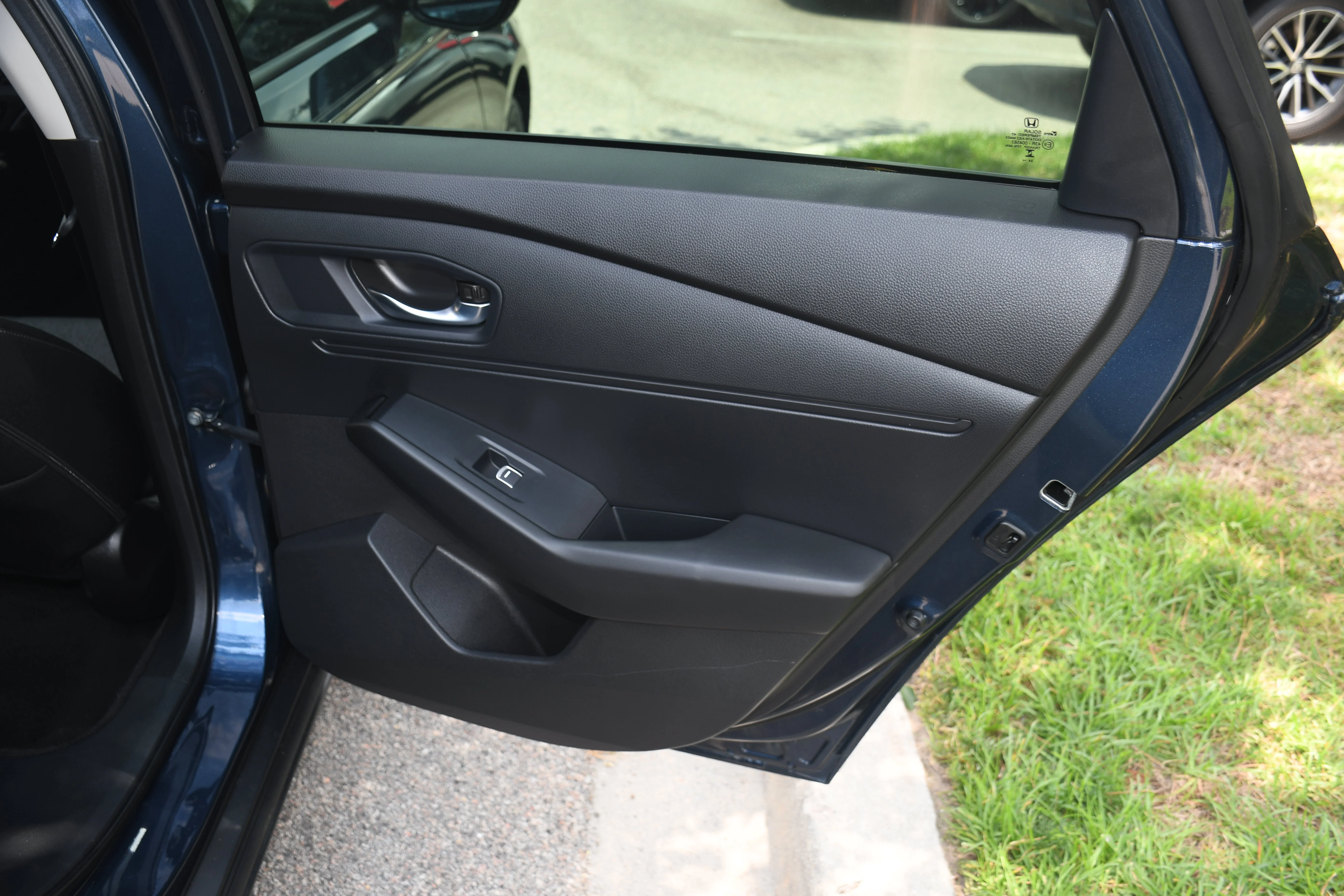 Used 2025 Blue Honda SE image 20