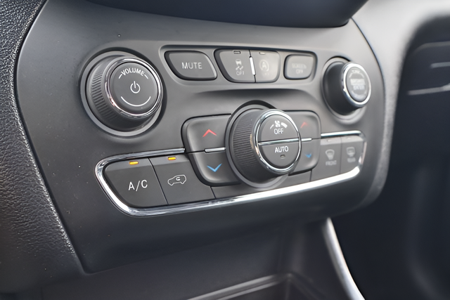 Used 2019 Gray Jeep Limited image 23