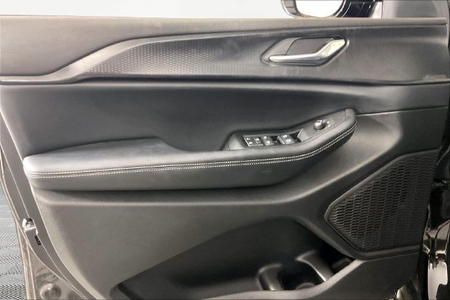 Used 2024 Black Jeep Altitude image 17