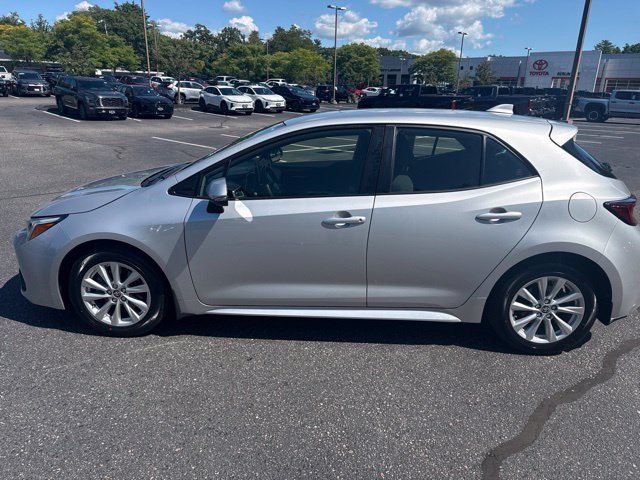 Used 2025 Classic Silver Metallic Toyota SE image 9
