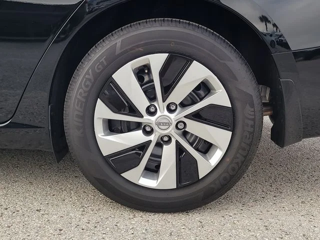 Used 2025 Black Nissan 2.5 S image 8
