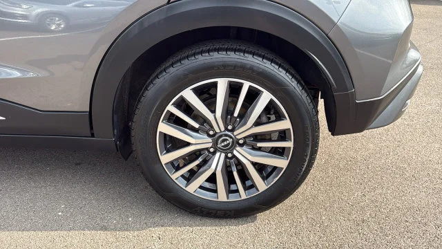 Used 2022 Gray Nissan SR image 29
