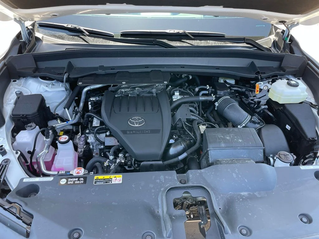 Used 2025 White Toyota MAX Platinum image 35