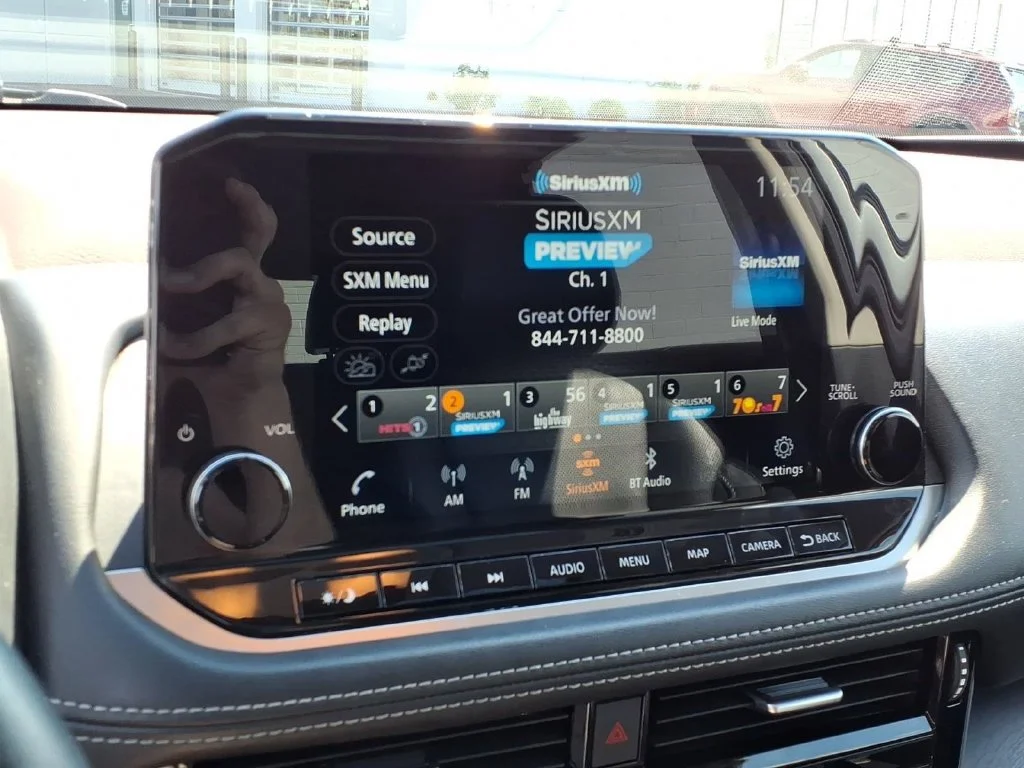 Used 2022 Silver Nissan Platinum image 23