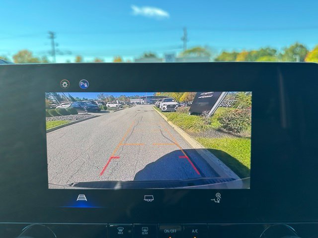 Used 2024 Gray Chevrolet Z71 image 40