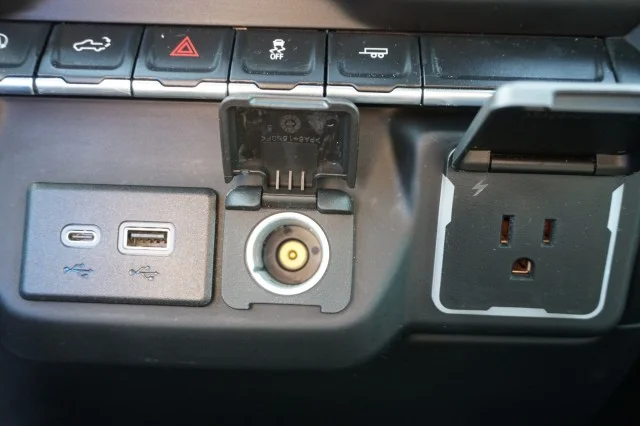 Used 2024  Chevrolet Custom image 29