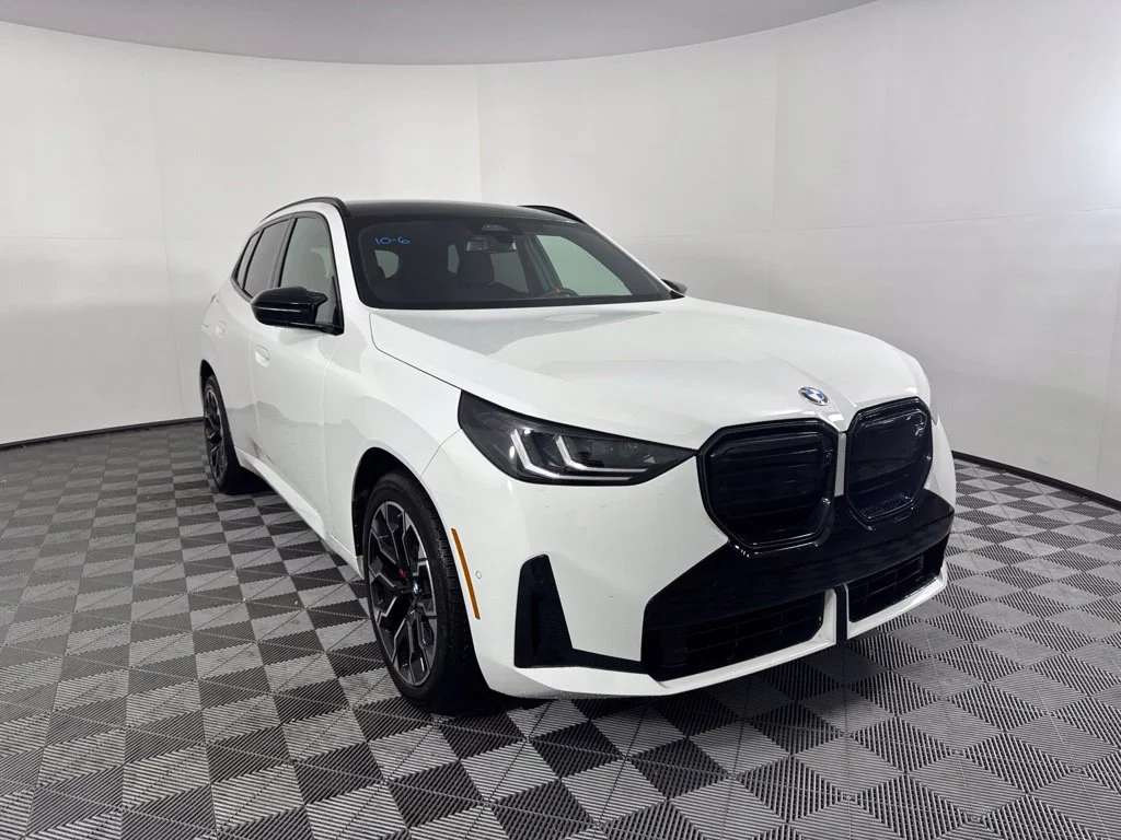 Certified Used 2025 Alpine White BMW M50 xDrive image 3