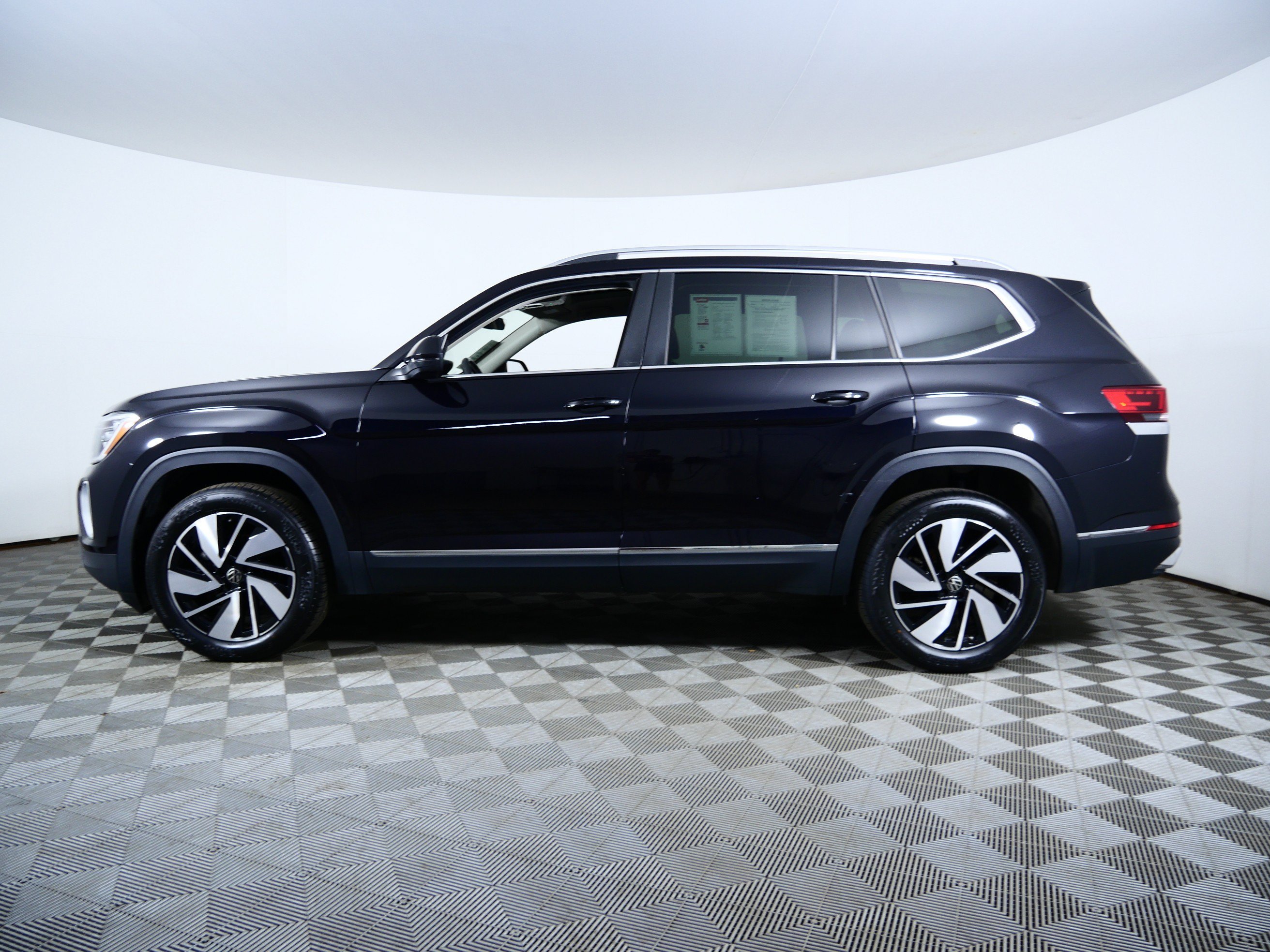 Used 2024 Black Volkswagen 2.0T SEL image 15