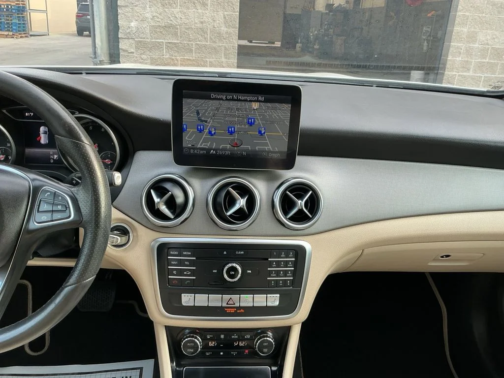Used 2018 White Mercedes-Benz GLA 250 image 17