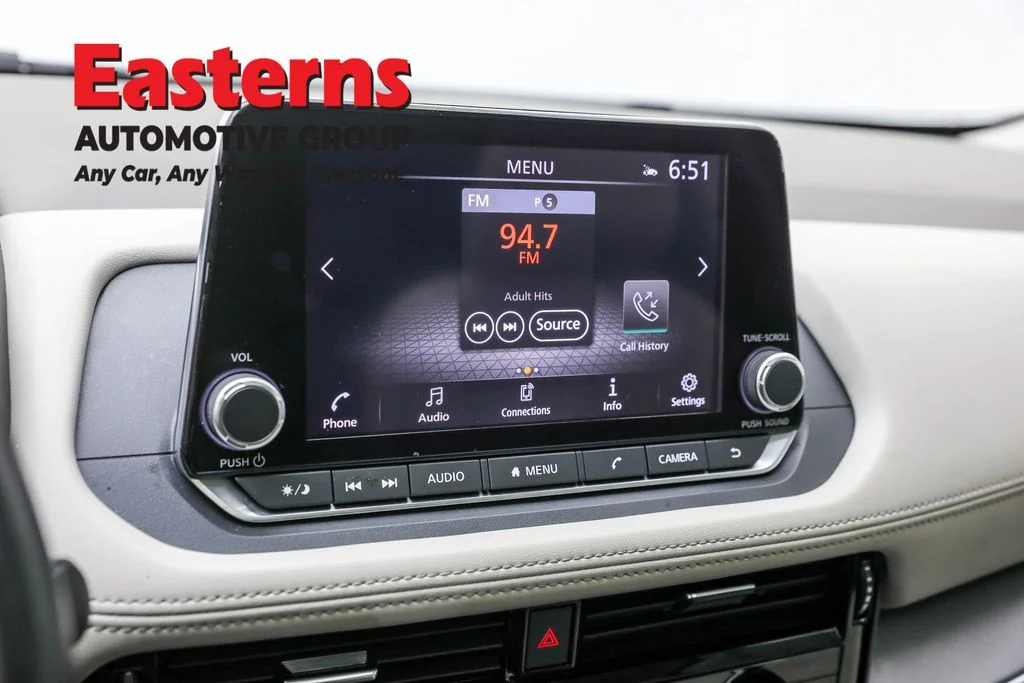 Used 2022 White Nissan SV image 19